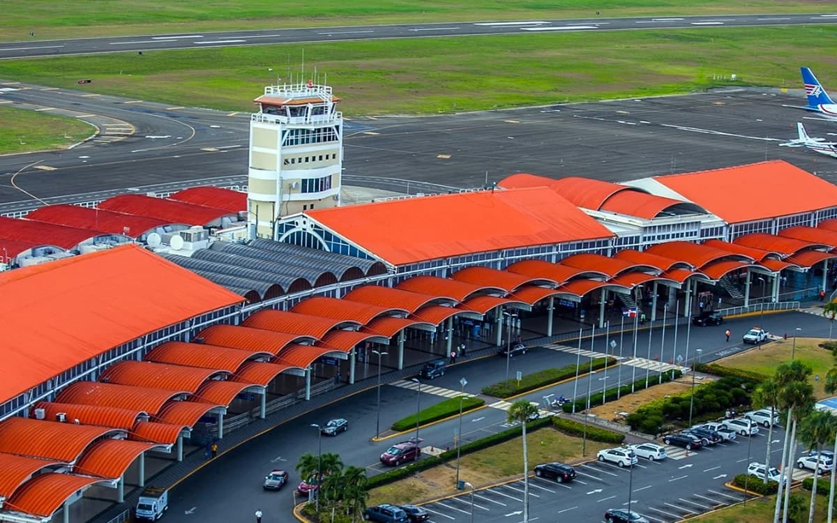 Cubierta del Aeropuerto del Cibao impermeabilizada por Grupo Cobian