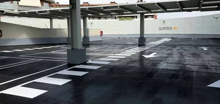 Parqueo elevado impermeabilizado con membrana Tecnopol