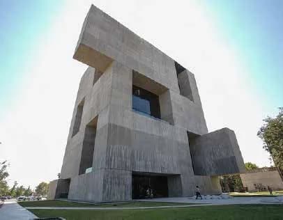 Centro de Innovación UC en Chile con techos ajardinados Tecnopol