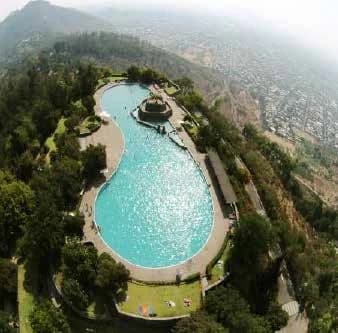 Espejo de agua del Templo Bahaí en Chile con membrana Tecnopol