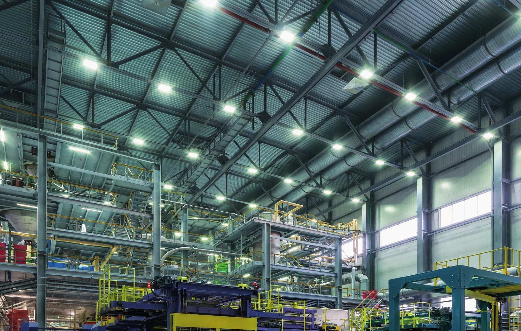Piso epóxico instalado en planta industrial